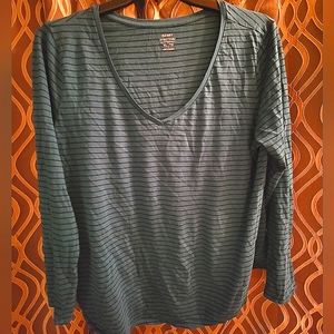 Old Navy everywear long sleeve top. Size XL